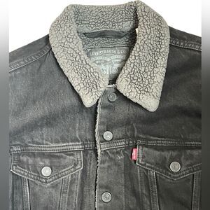 Levi's Denim Jacket Sherpa Lining and Collar Size Medium Black Wash